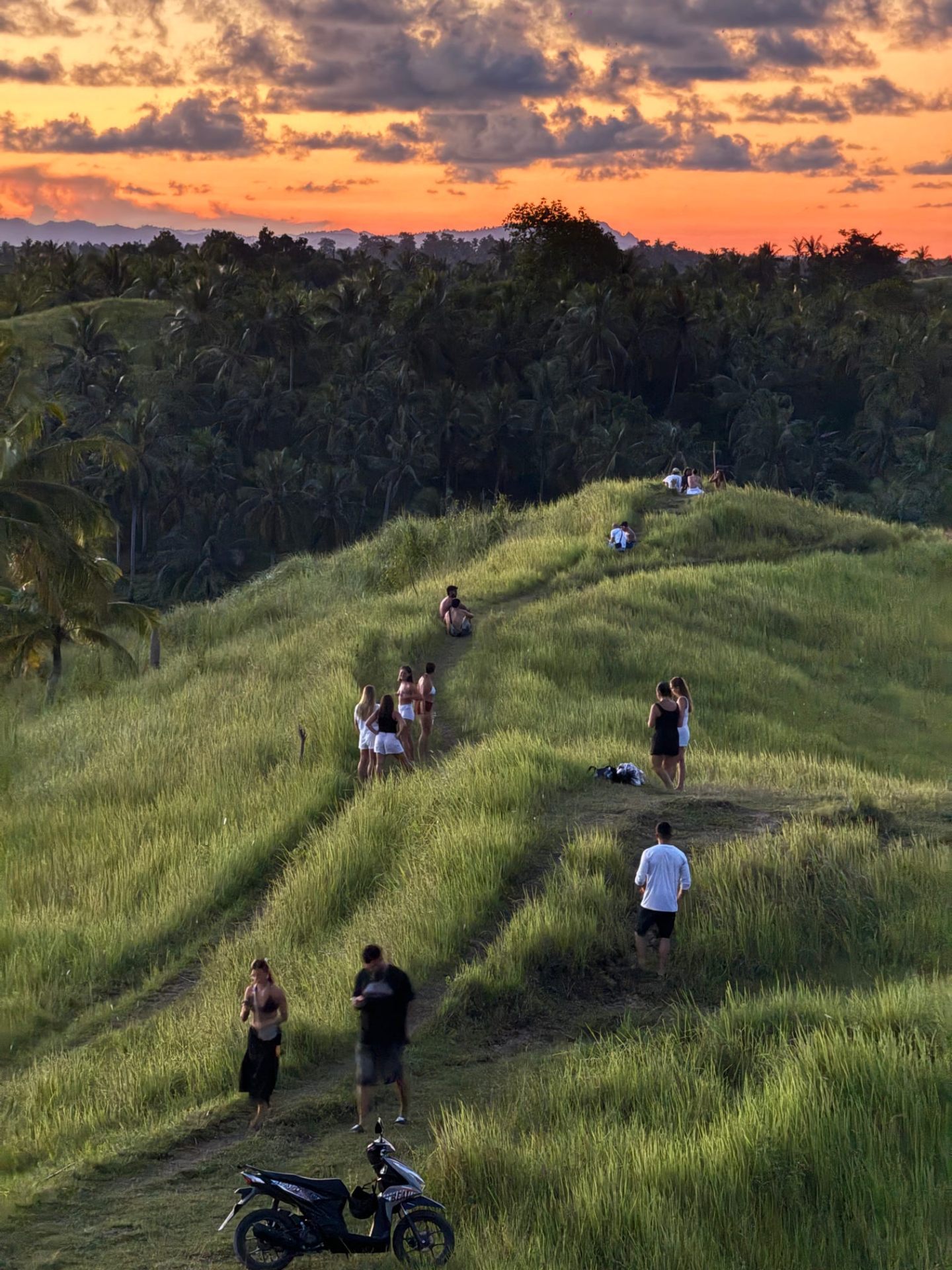 Sunset ridge walk, Juan & Lonely